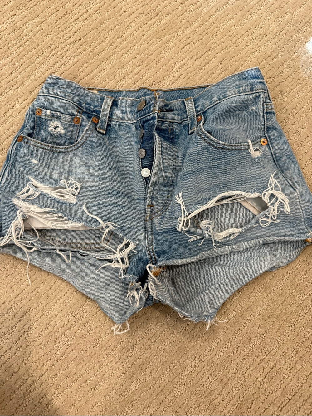 Distressed Light Blue Denim Women’s Shorts Levi’s 501 size 25